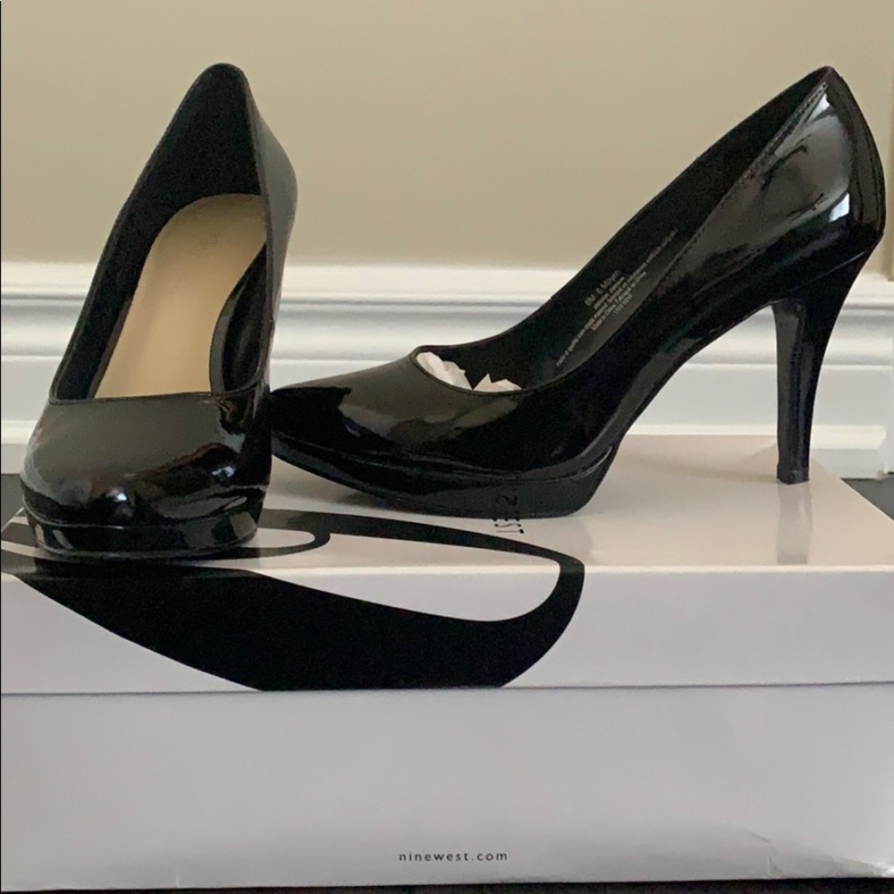 Nine West Black Synthetic Pumps. Size 6.